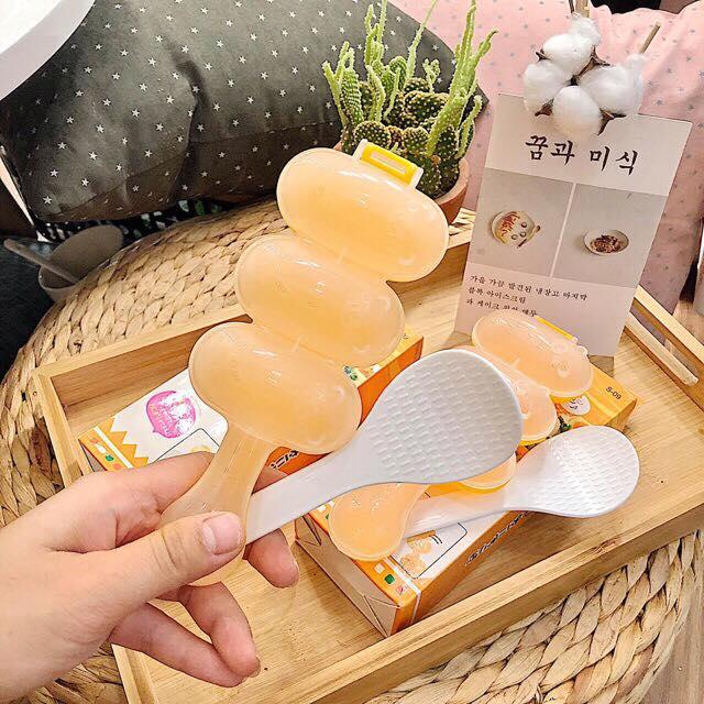 Khuôn lắc cơm bento tạo hình tròn kèm thìa