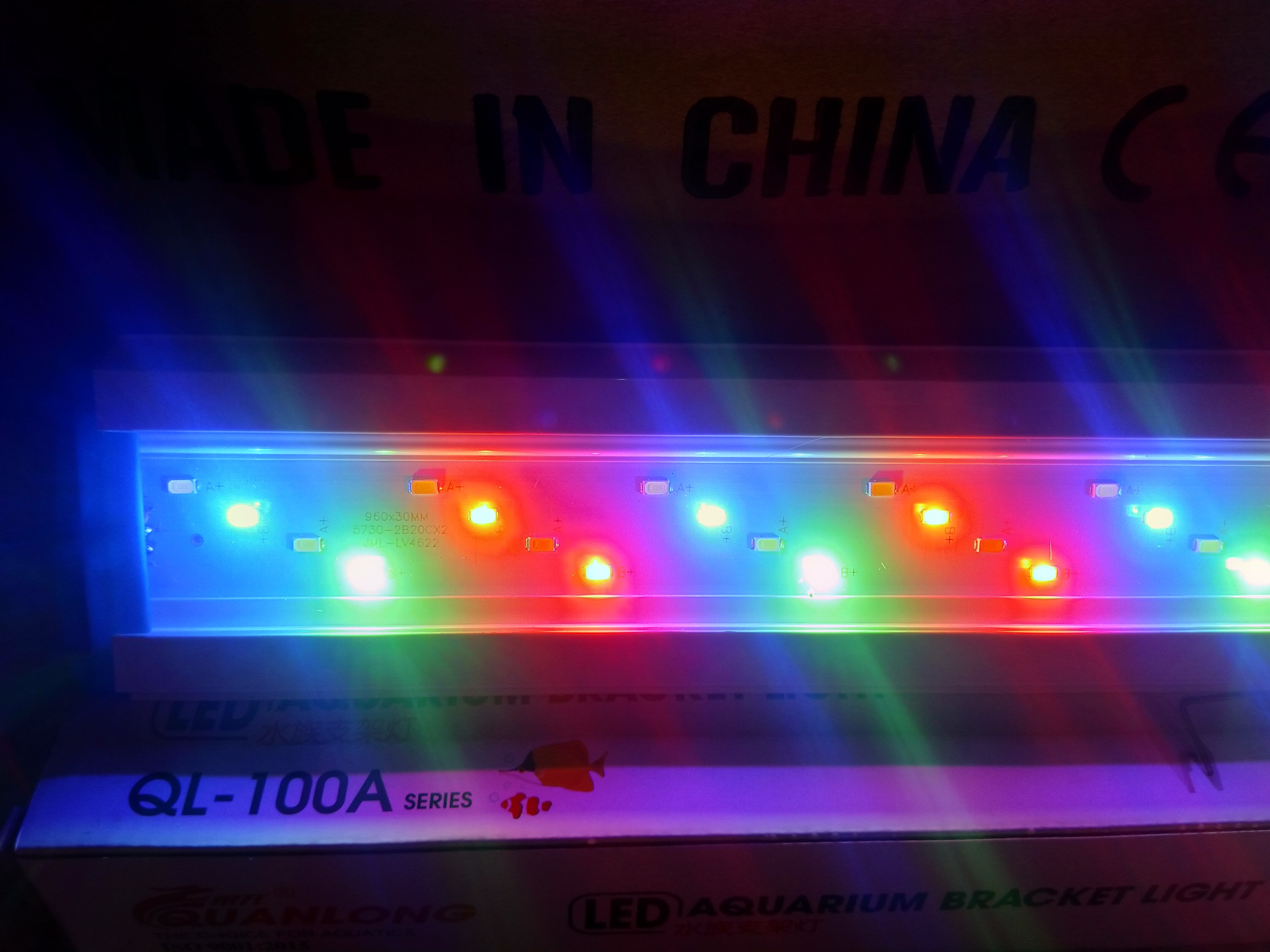 Đèn Led trắng và màu QUANLONG 60cm dùng cho hồ cá.