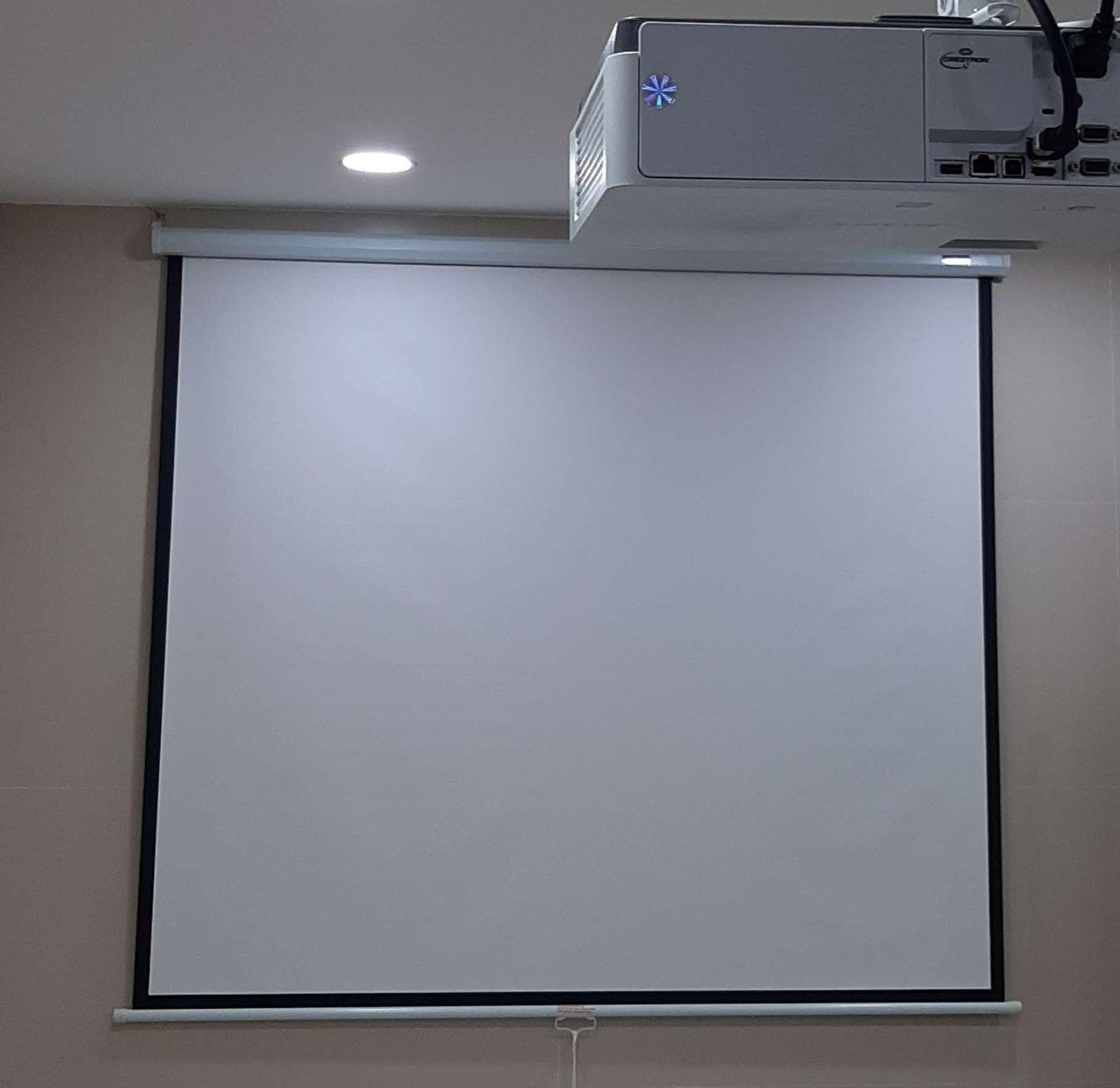 Màn chiếu treo tường 120inch - 2m13 x 2m13