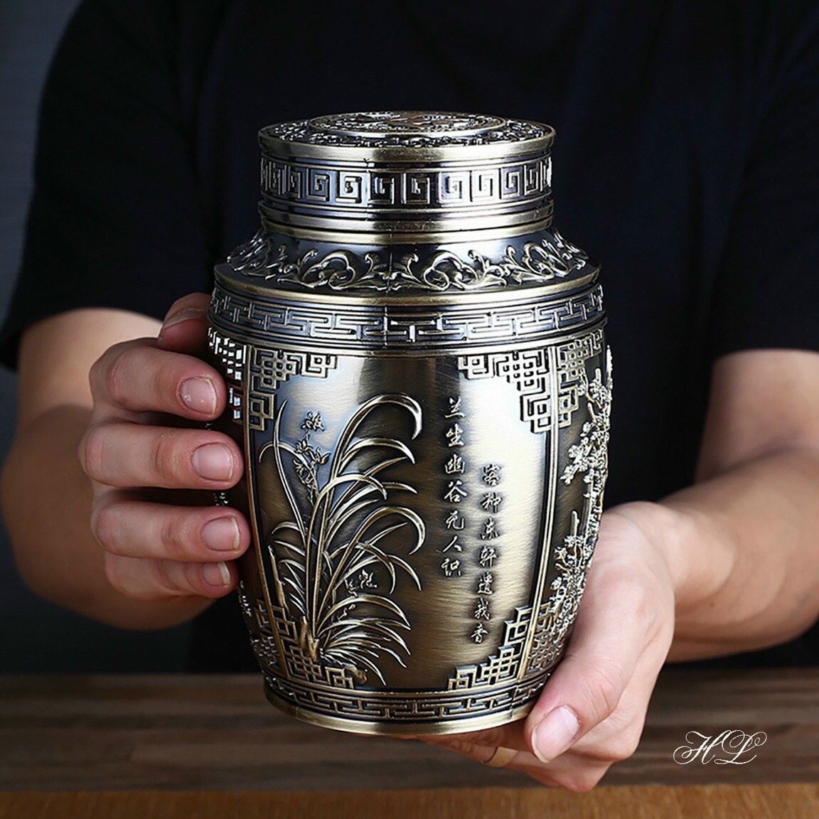 Hộp đựng chè bằng đồng hoạ tiết tứ quý Tùng - Cúc - Trúc - Mai