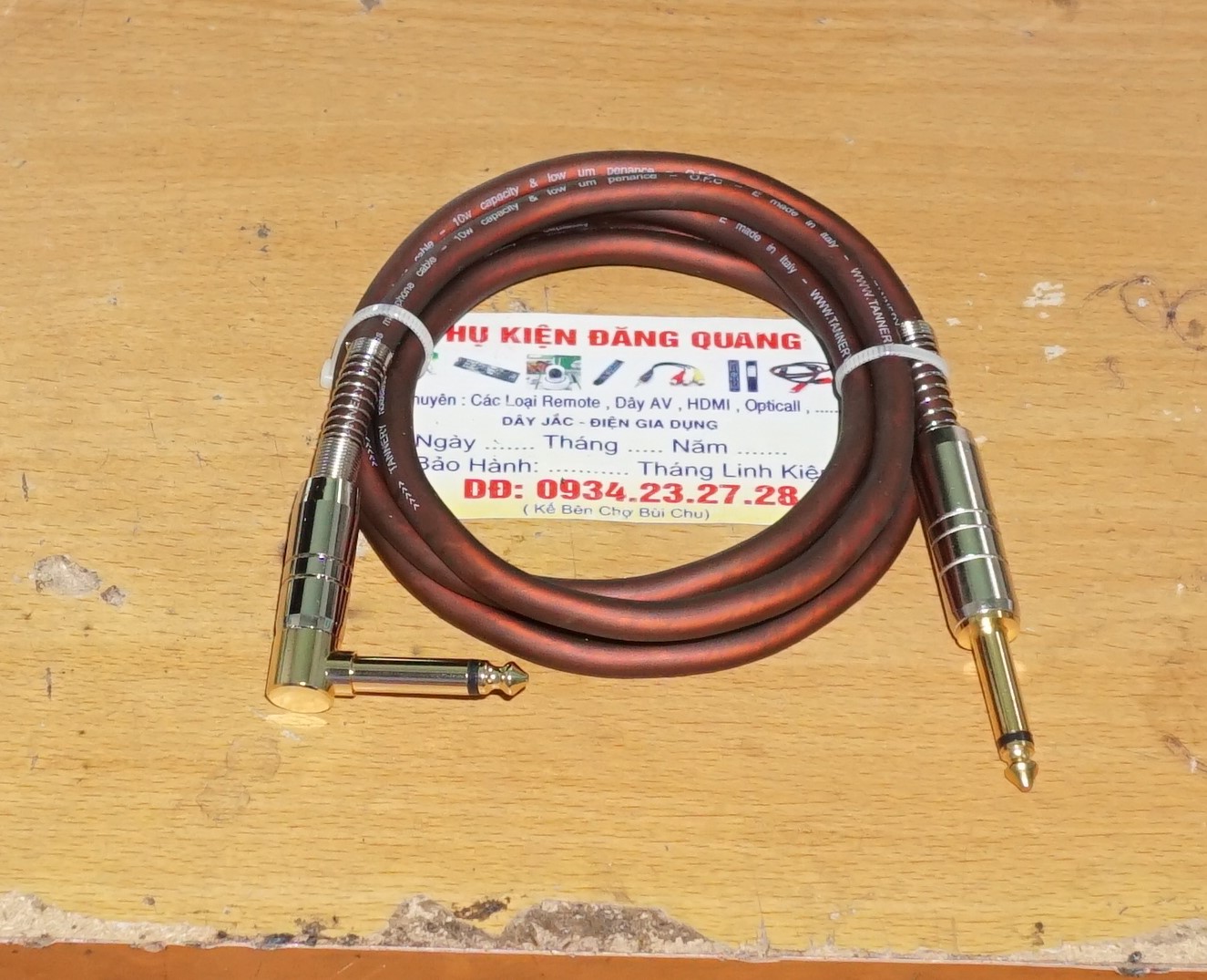 Một sợi dây (0.5m) 2 đầu 6ly , 1 vuông 1 thẳng
