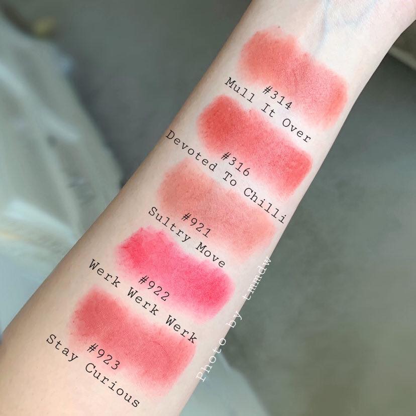 Son MAC Powder Kiss Lipstick