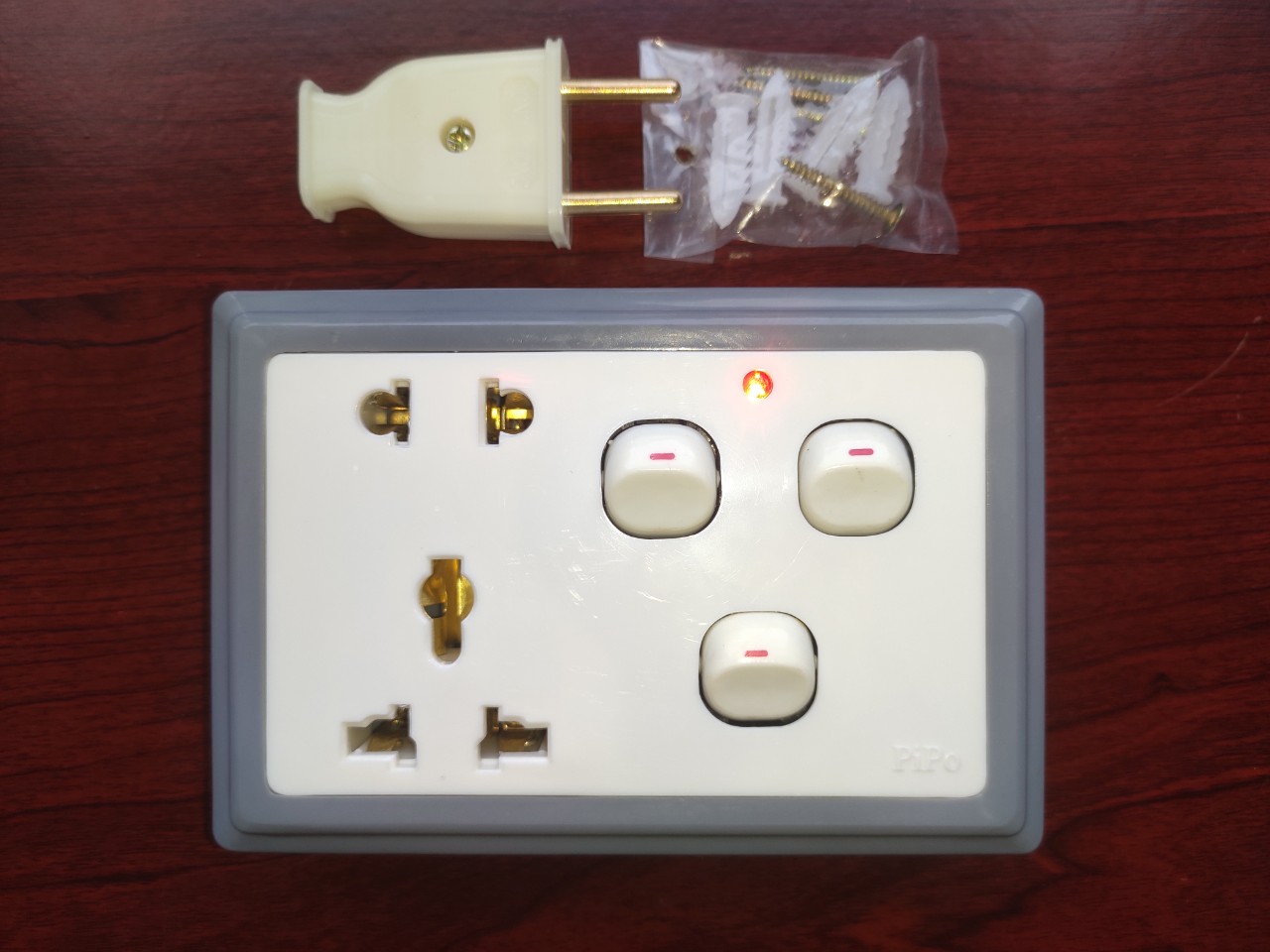 Bảng điện (Giả Âm) gắn tường CAO CẤP + BH 05 năm + 03 Công tắc + 02 Ổ cắm lò xo, nhíp chống giãn cao cấp + Đèn LED báo + Đi dây sẵn sàng đầy đủ + Bộ ốc vít lắp đặt (bộ 01 sản phẩm)