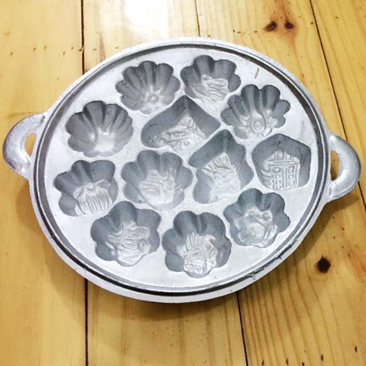 Khuôn làm bánh bông lan tạo hình 12 lổ tiện dụng