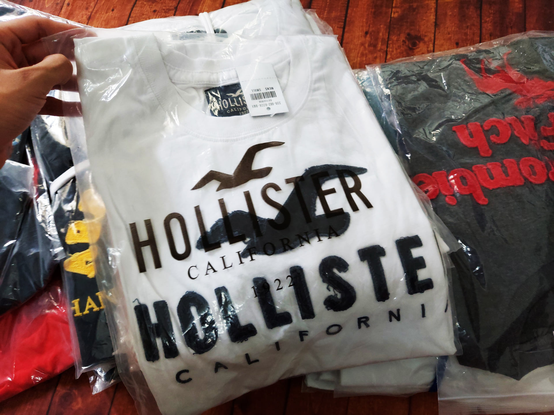 Áo thun Hollister White New