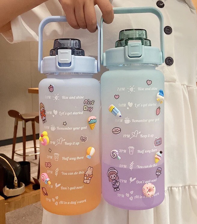 Bình Đựng Nước 2L Dễ Thương Có Vạch Báo Giờ Uống Nước