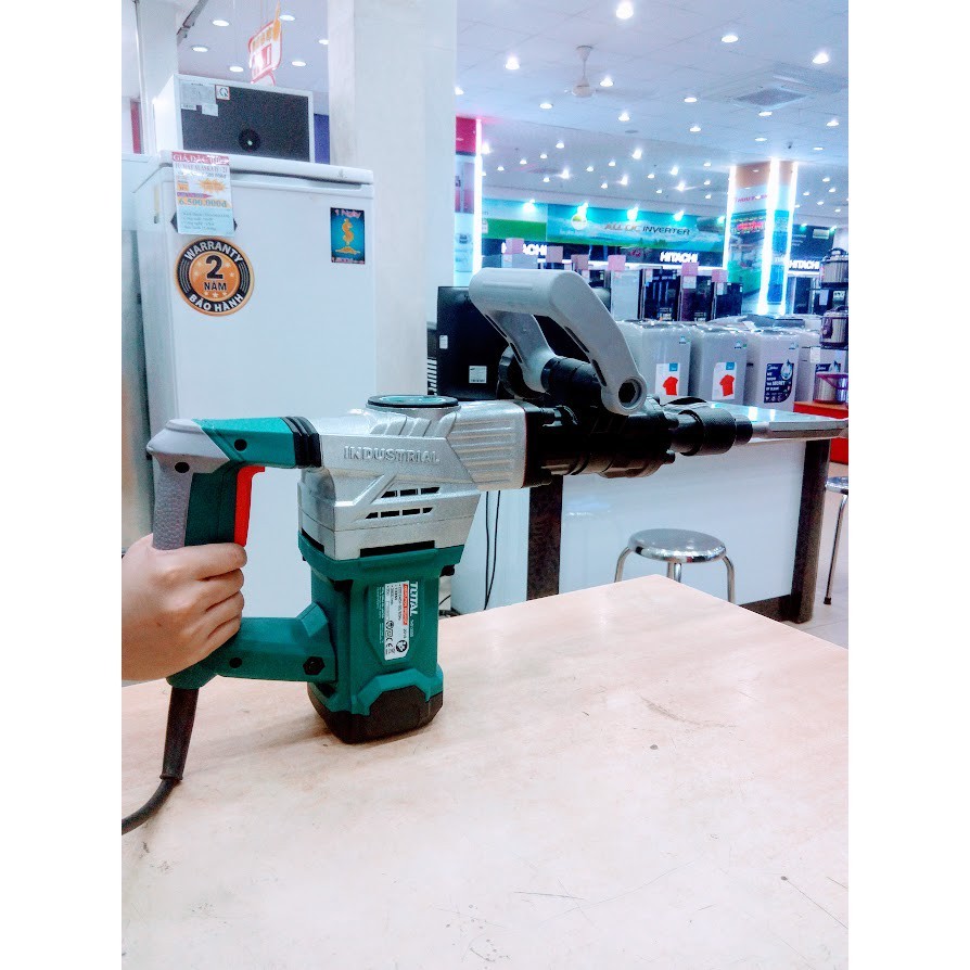 1300W Máy đục bê tông 17mm Total TH213006