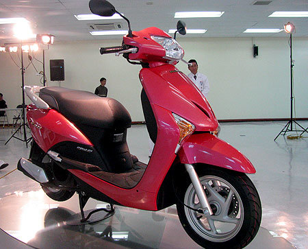 1 lạng màu đỏ tươi xe SCR