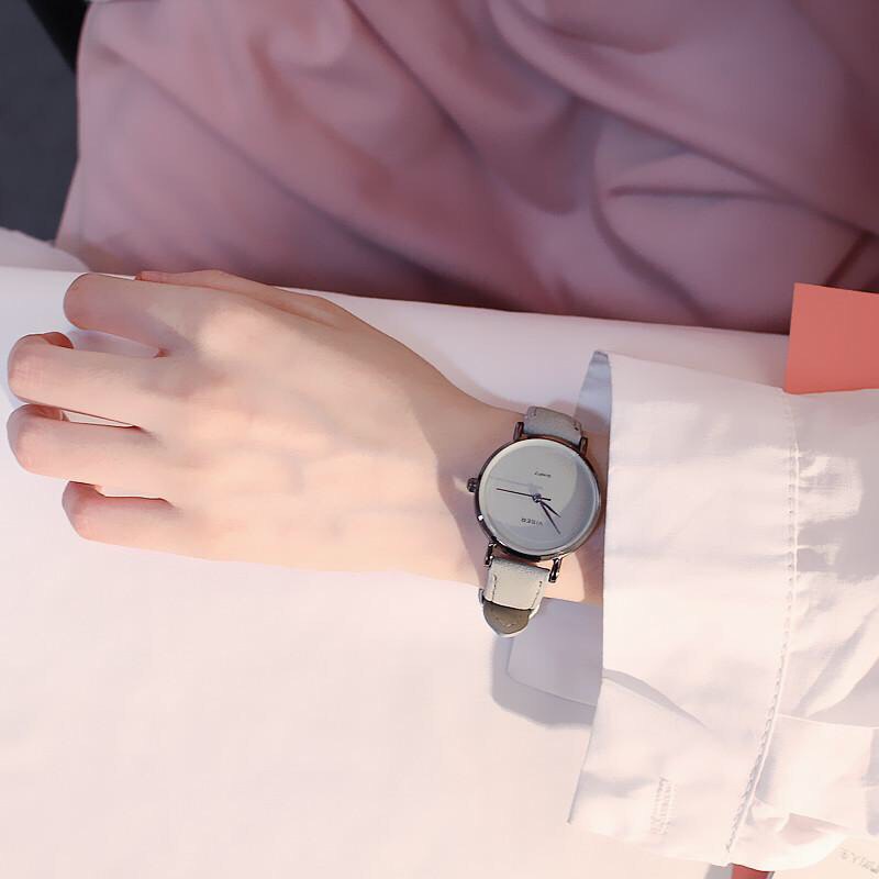 Đồng hồ thời trang nữ Viser viền đen dây da