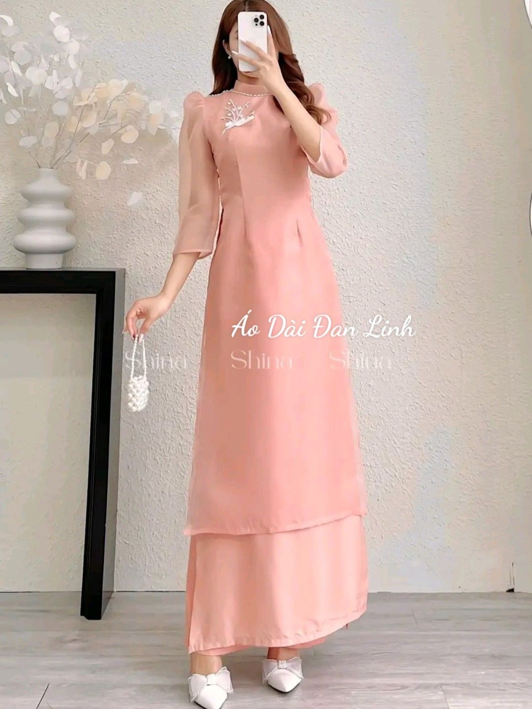 Ảnh thật - Áo dài màu hồng vải tơ mềm đính hoa trẻ trung, dịu dàng- Áo Dài Đan Linh