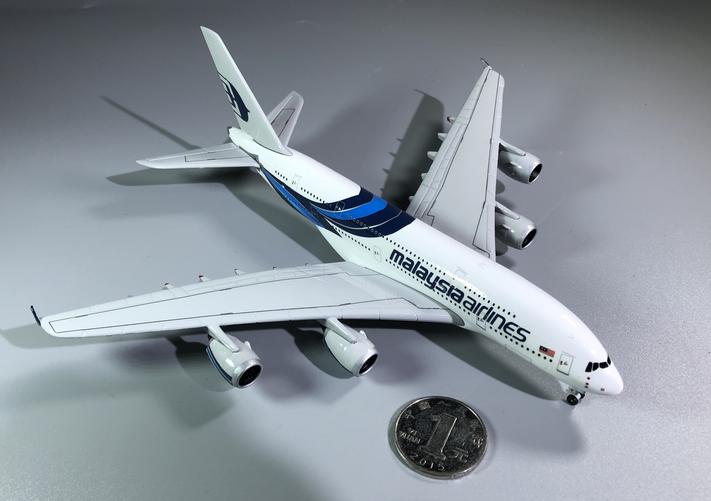 Được xem là bộ sưu tập mô hình máy bay tuyệt đẹp, các hình ảnh này chắc chắn sẽ khiến cho bạn phải thích thú và hào hứng chạm tay vào từng chi tiết nhỏ nhất của chúng.
