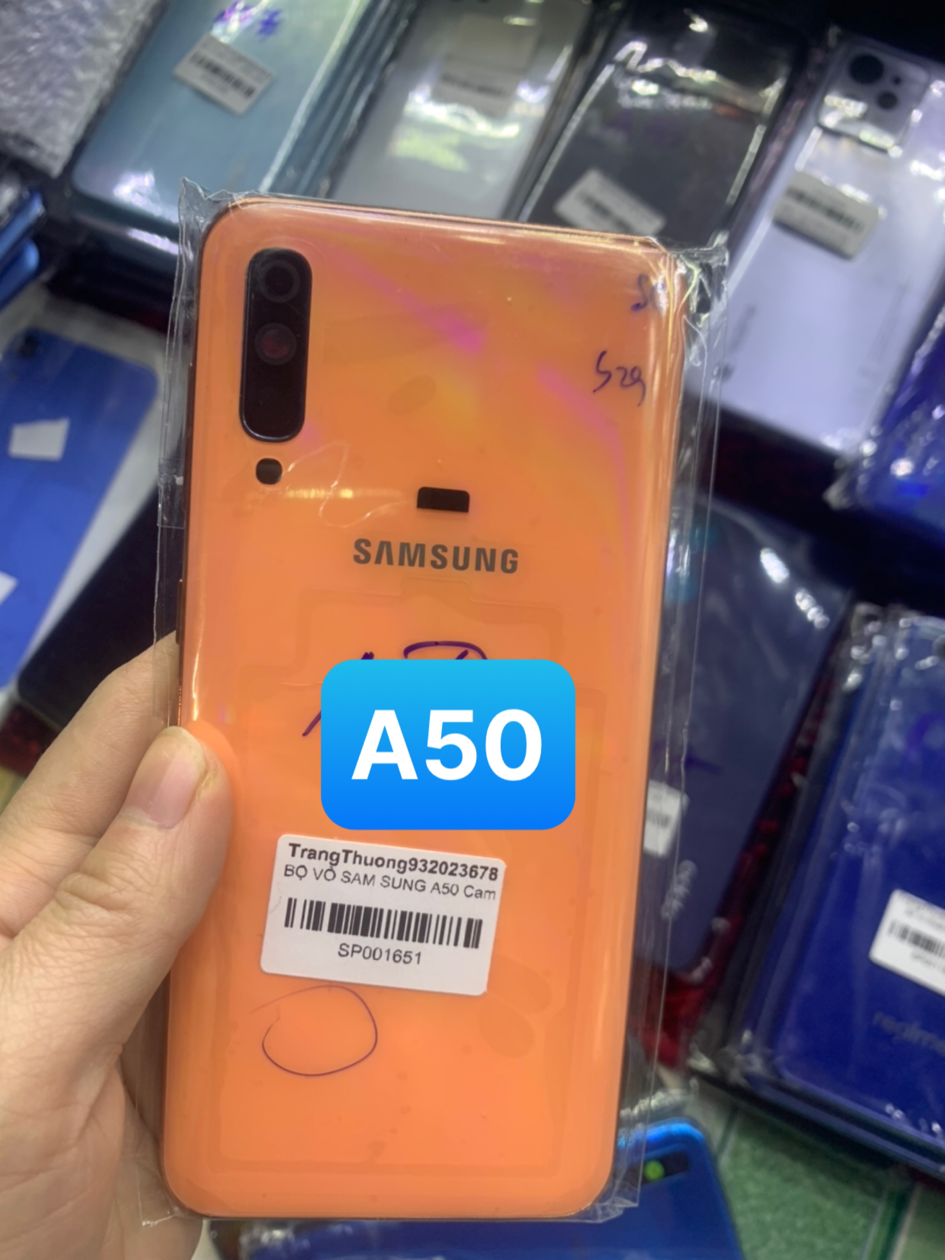 Bộ xương vỏ zin new sam sung A50 (GỒM :LƯNG,SƯỜN ,PHÍM BẤM,KÍNH CAM)