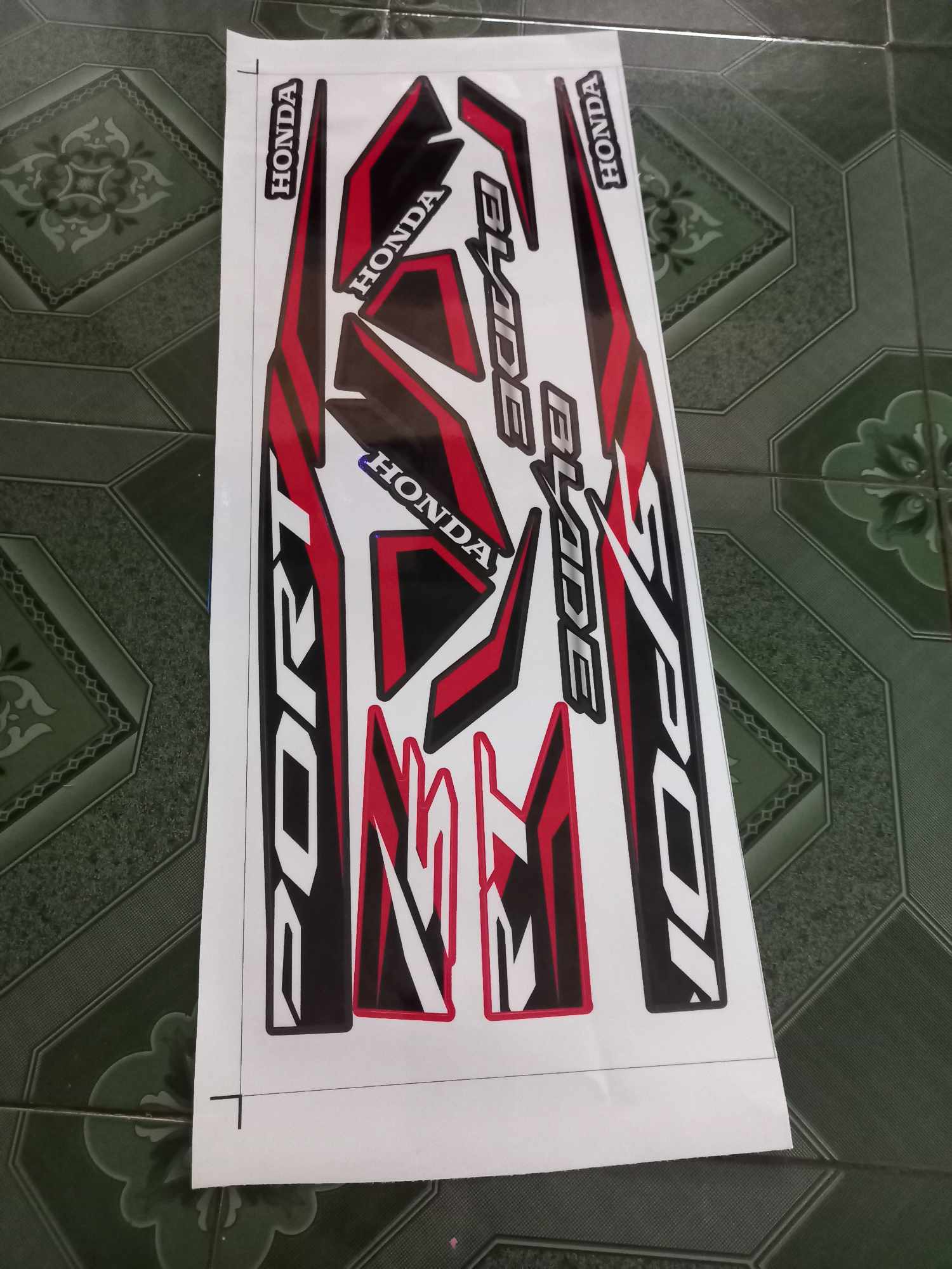 tem rời blade 2023 sport đỏ dán xe đen