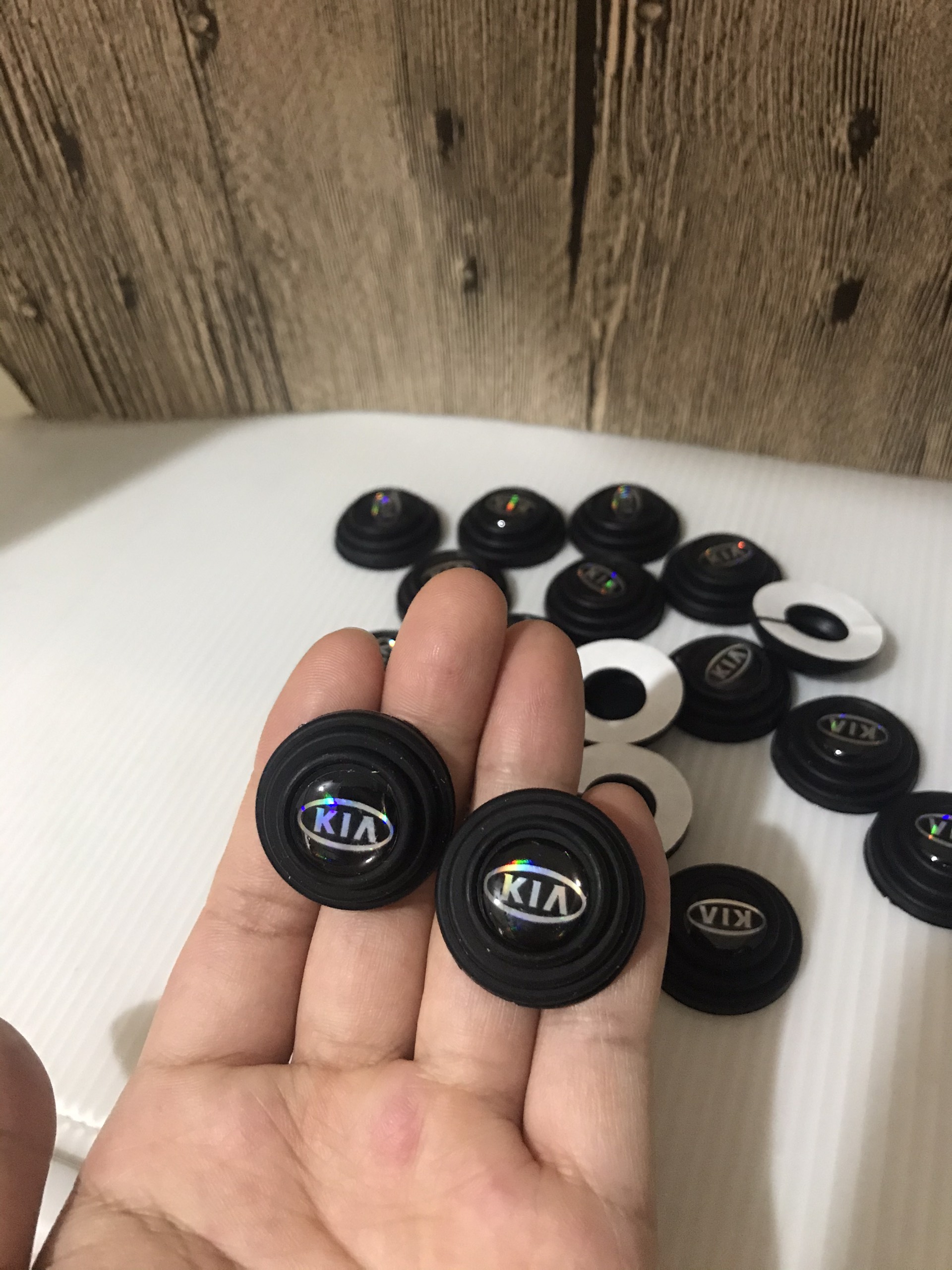 Combo 08 Núm Cao su giảm chấn , chống va đập cửa xe Ô tô theo Logo Xe ( 9 Logo )