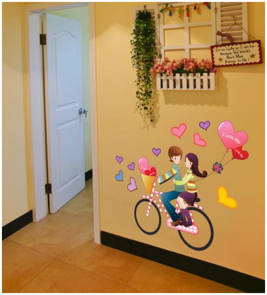 Decal trang trí tường - Đôi Tình Nhân CHẠY XE