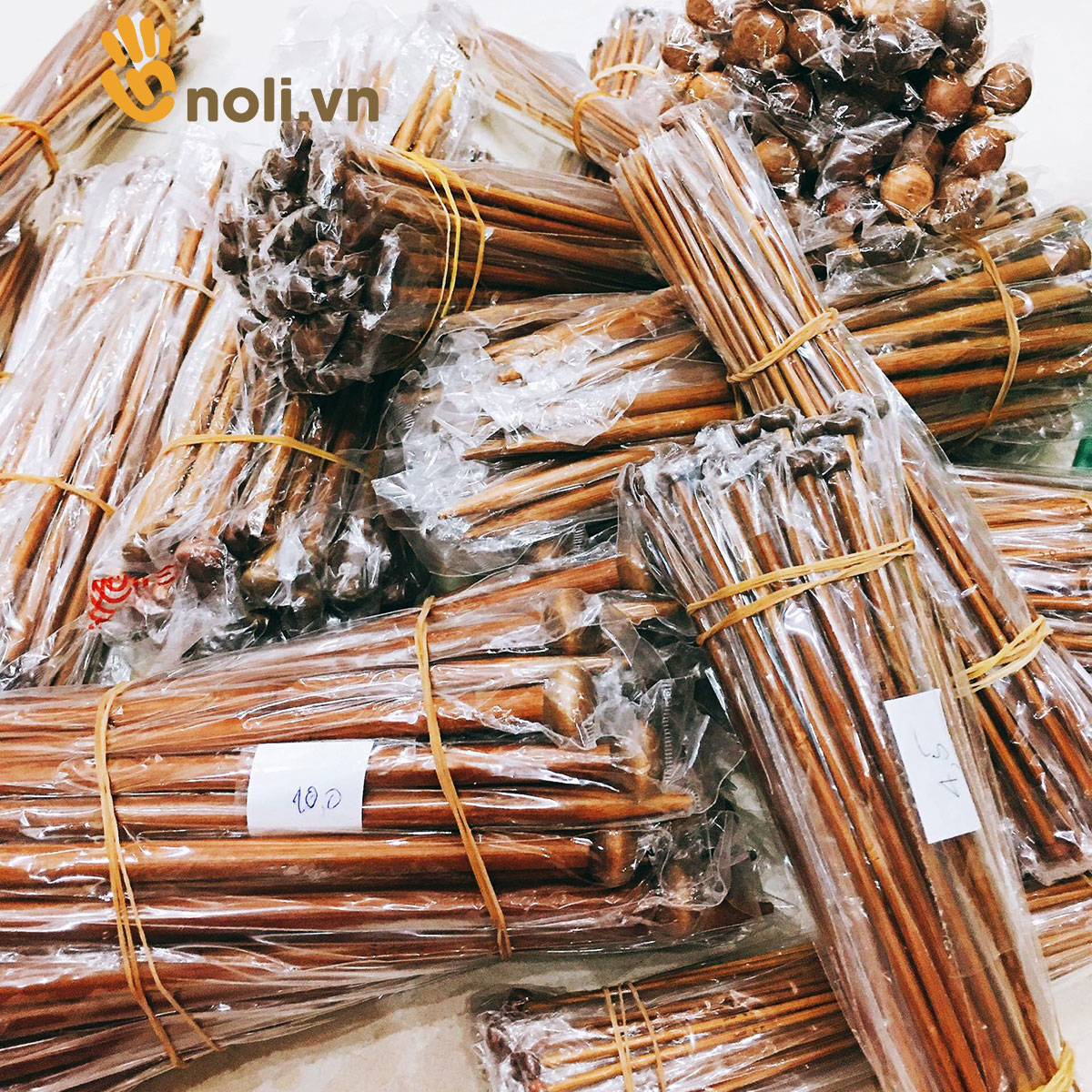 Straight wooden knitting needle 25cm