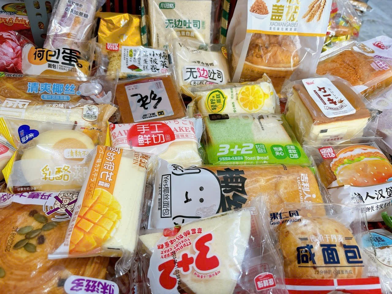 Bánh mix đài loan thùng 2kg - thùng 2kg bánh mix đài loan loại ngon đủ vị