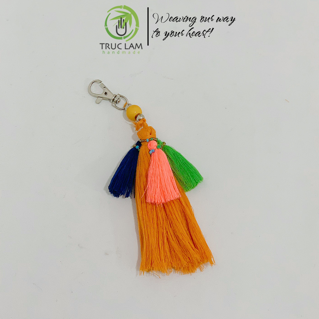 Móc khóa treo túi dây len tua rua nhiều màu sắc – trúc lâm handmade