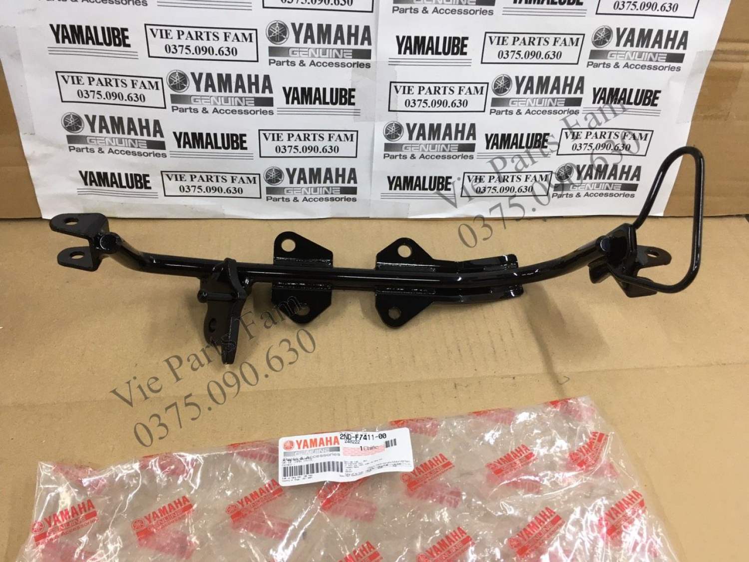 Thanh gác chân trước/ Gác chân giữa Exciter 150, hàng din Yamaha mới 100%
