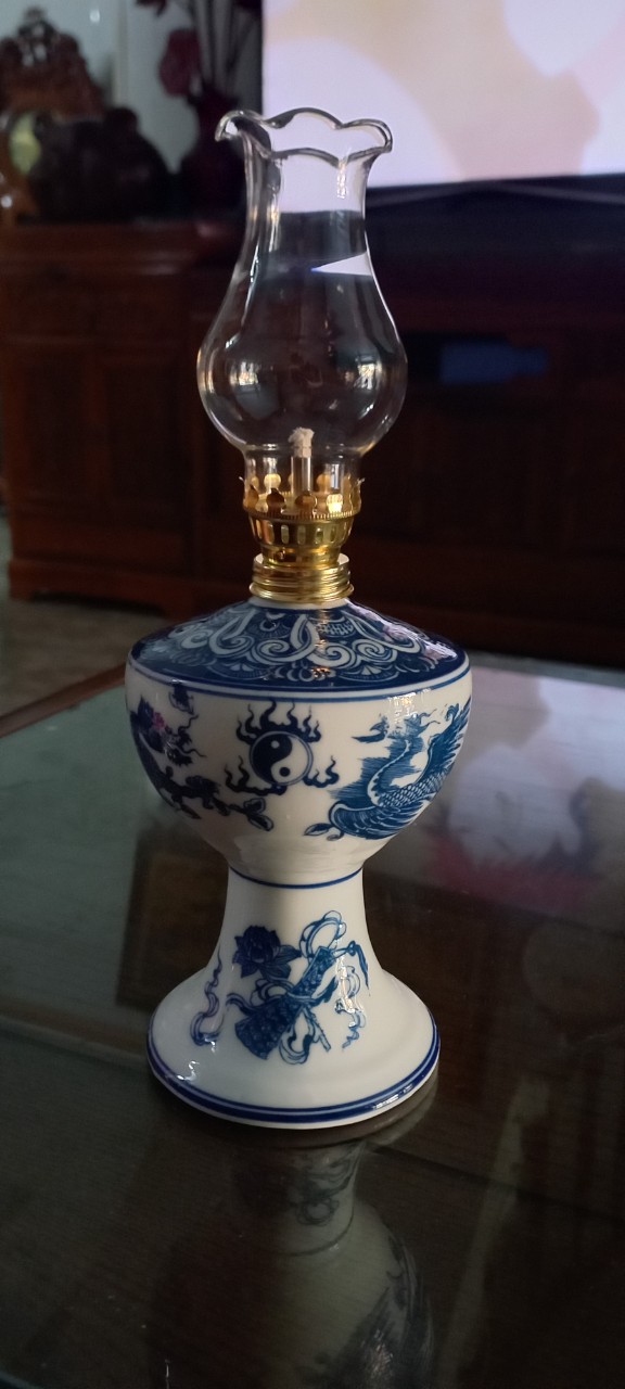 Đèn dầu thờ Bát Tràng men trắng dáng cao