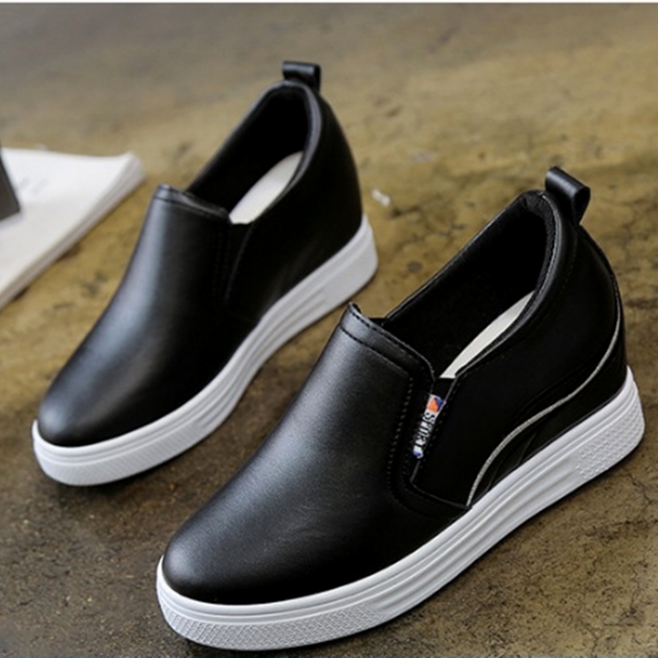 Giày sneaker nữ da PU thêu viền form nhỏ C08