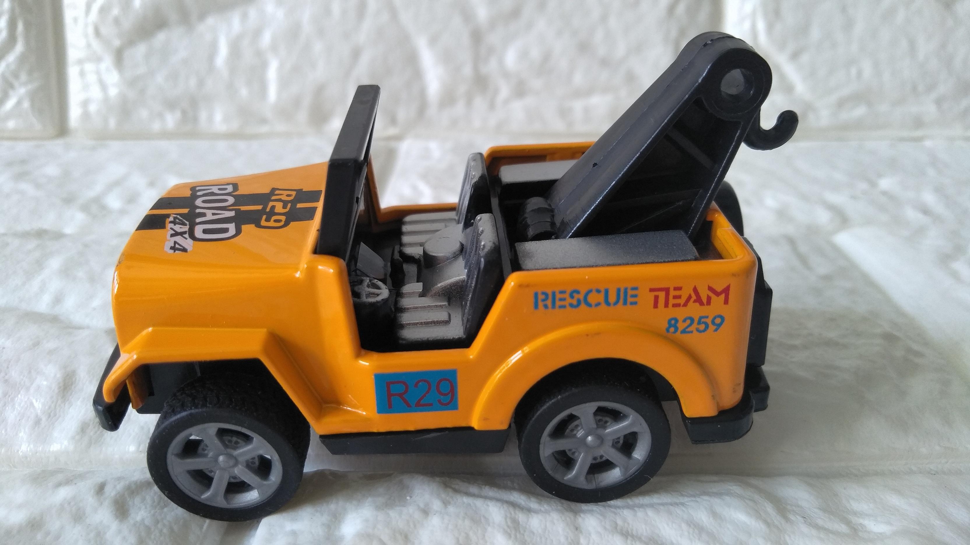 [HCM]ĐỒ CHƠI  XE JEEP BẰNG SẮT CHO BÉ 4 CHIẾC