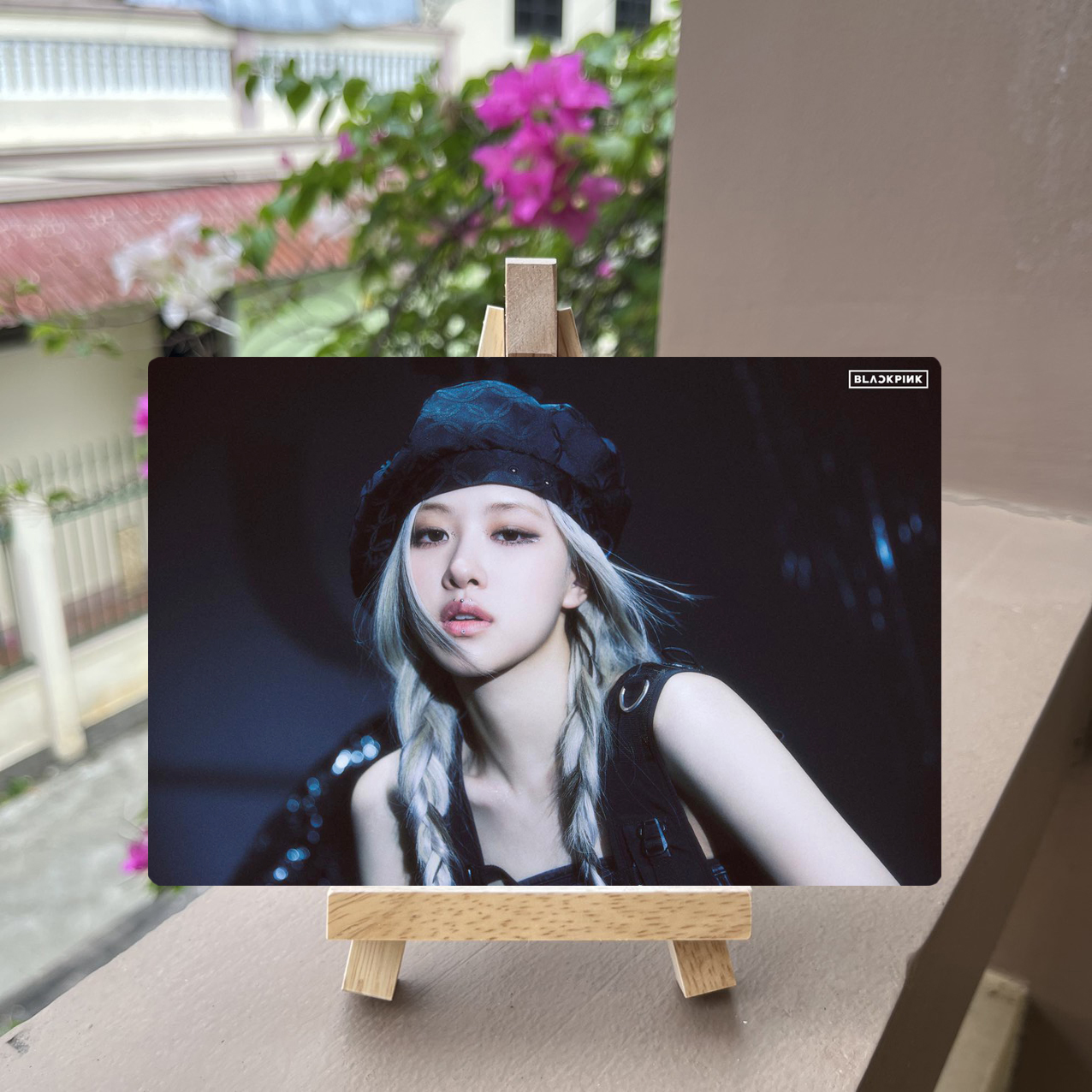Khung ảnh Blackpink ( tặng kèm kệ gỗ)