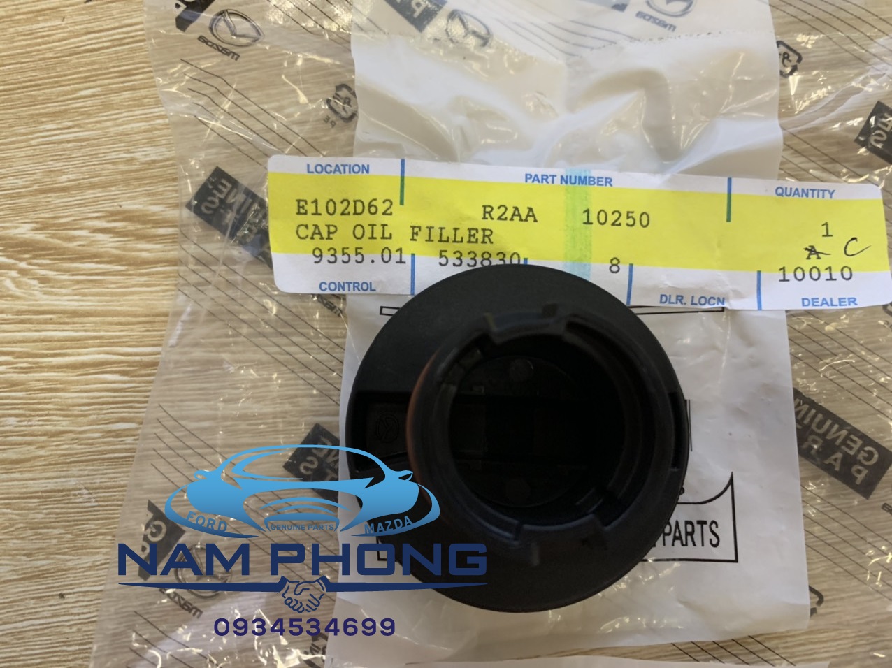 Nắp đổ dầu máy Escape 2.3  - R2AA10250 / LF0310250