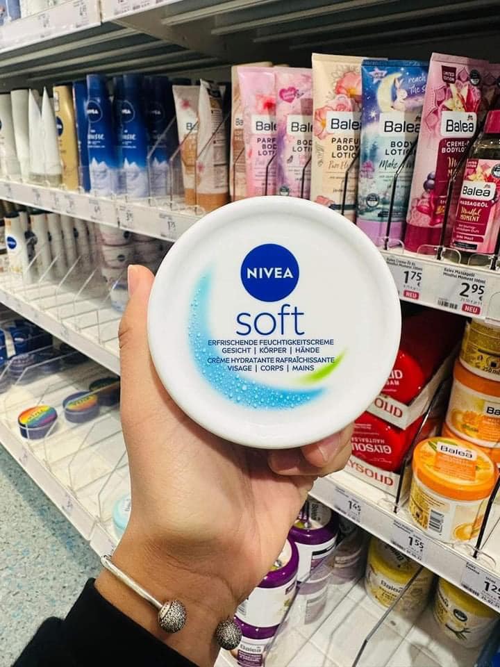 (Hàng từ Pháp) - Kem dưỡng làm mềm da NIVEA Soft Creme (hũ lớn 200ml siêu tiết kiệm)