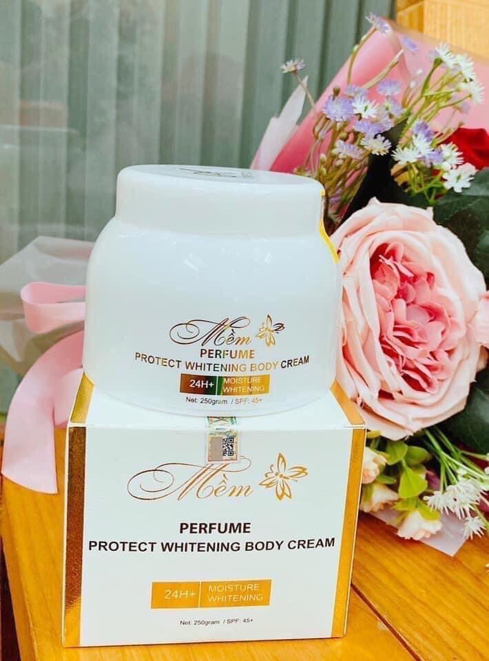 Kem body mềm A Cometic mẫu mới 2020