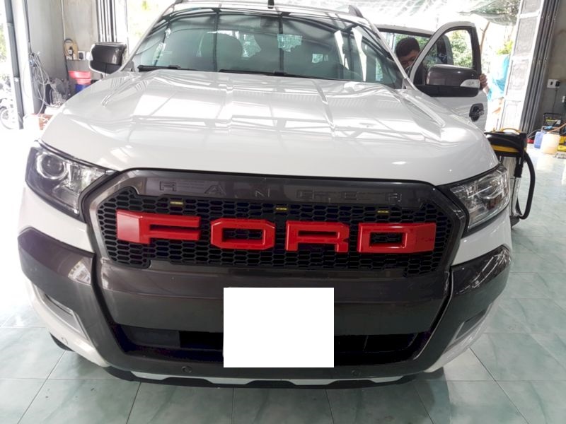 Ốp đèn pha Ford Ranger 2017