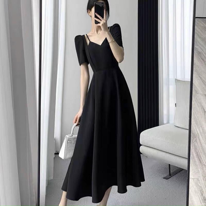 Đầm đen cổ V dây vai