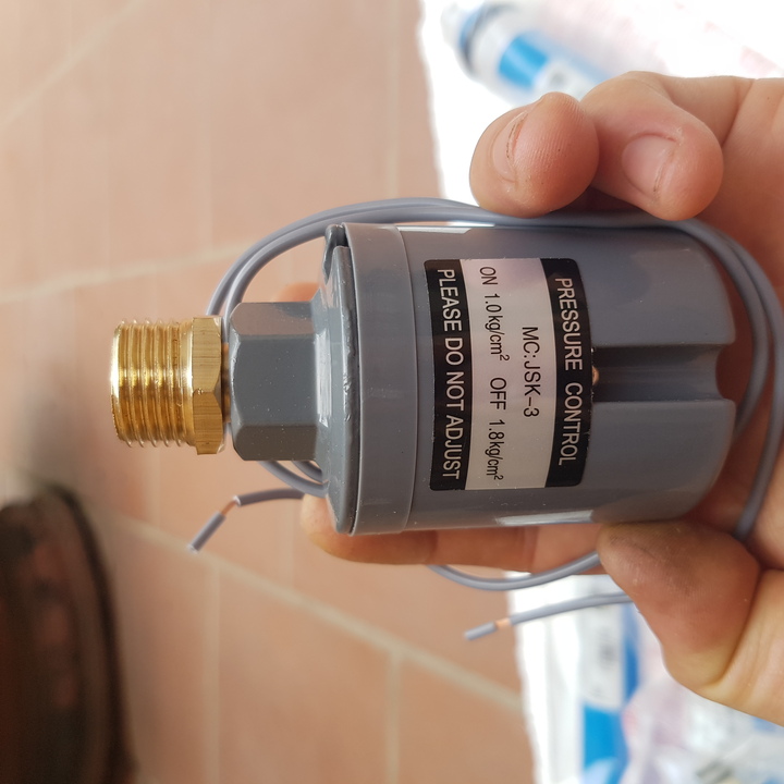 Rơ le máy bơm tăng áp ren 21mm