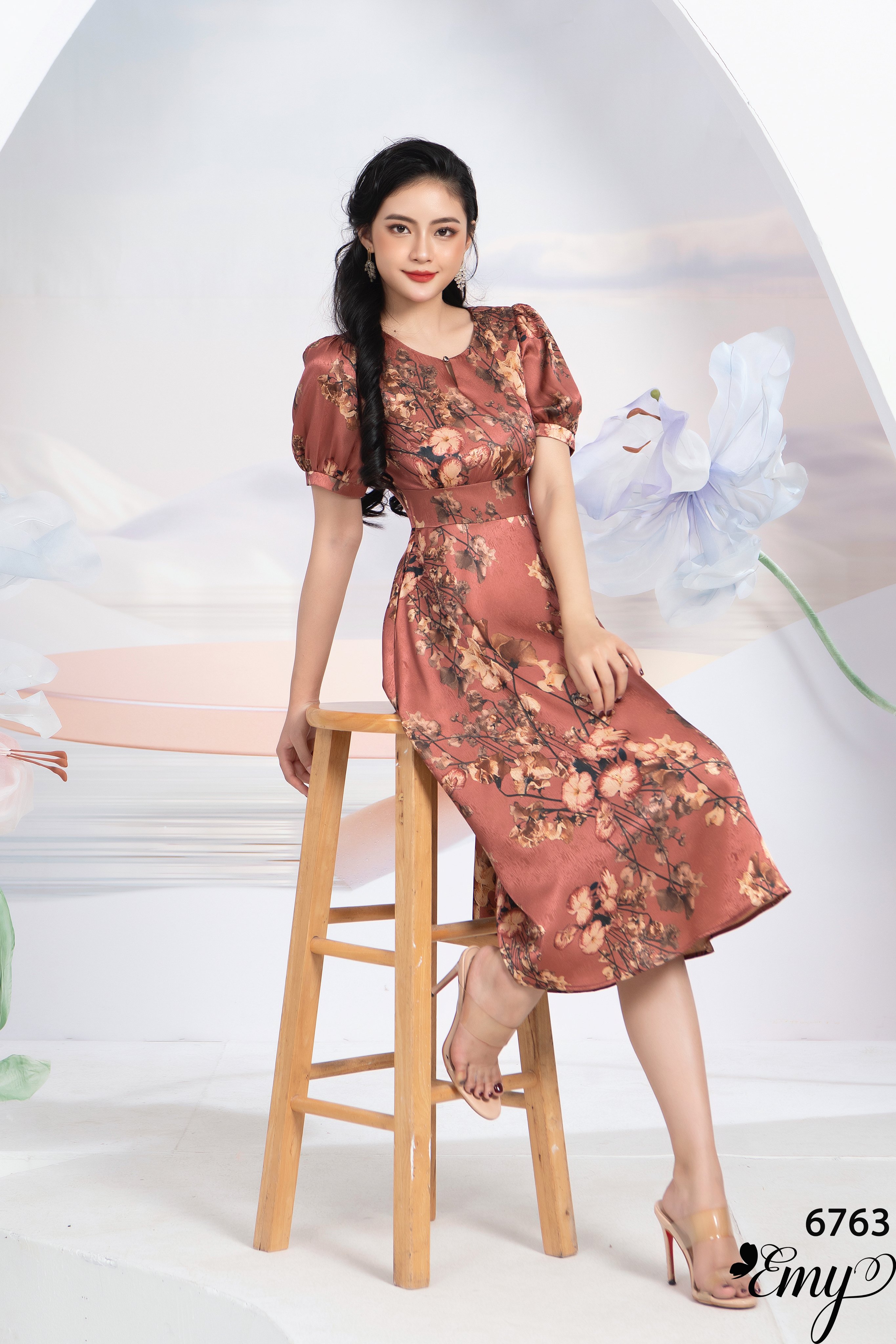 Đầm EMY EM6763 Xoè Cổ V Phối Nút