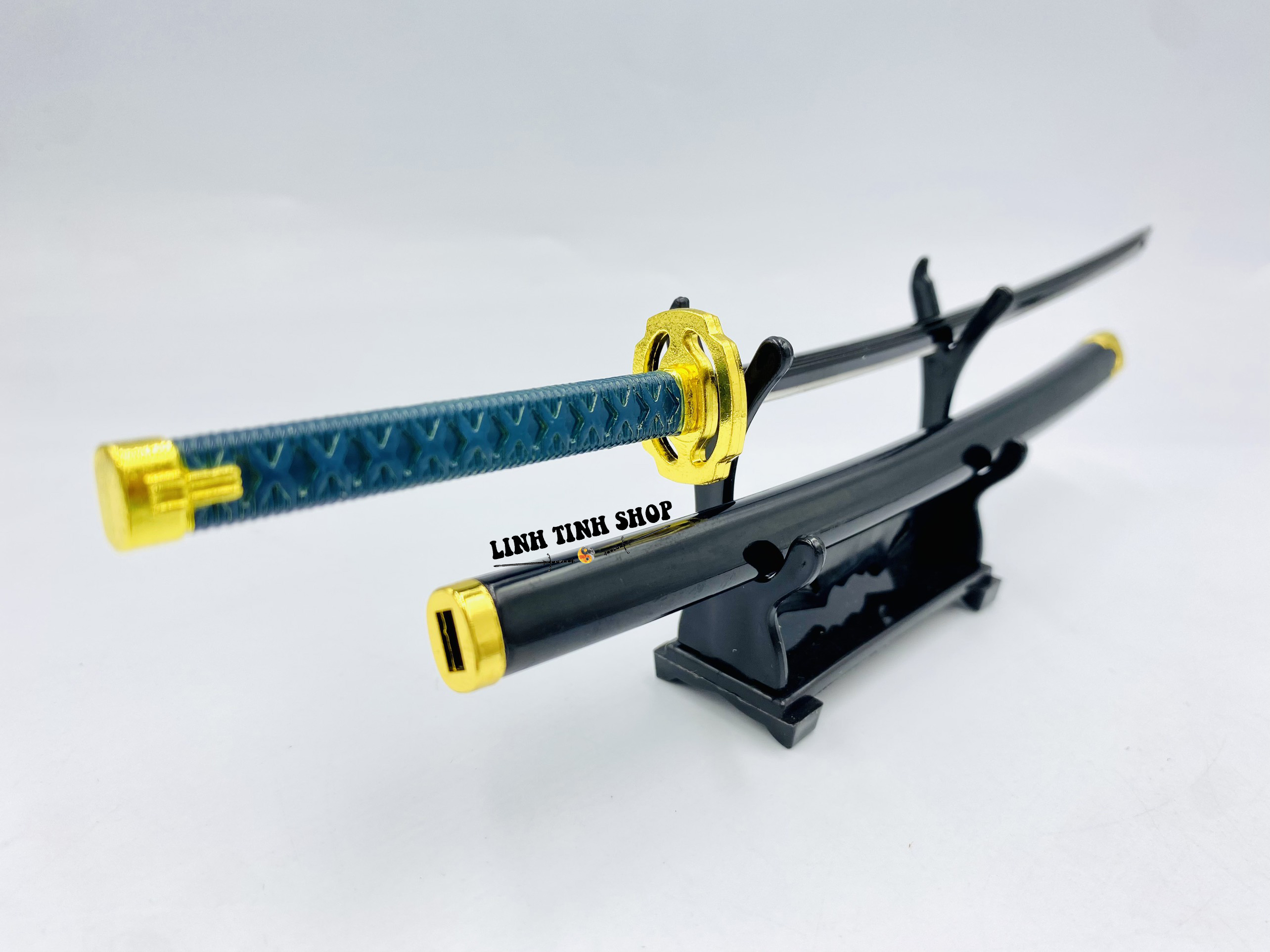 Mô hình katana trưng bày Elden Ring