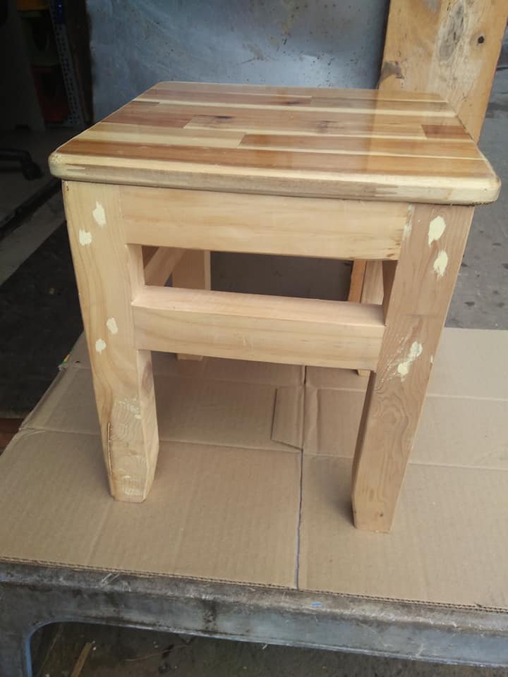 Ghế đôn bằng gỗ thộng cao 35 cm