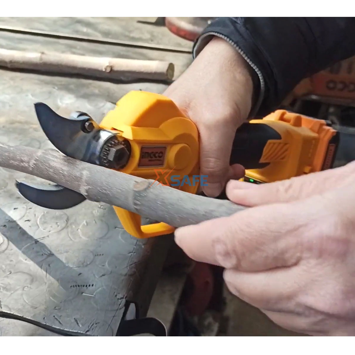 Machine cut battery 20V CSSLI2001 machine pruning-driven brushless cutting diameter 20mm / 30mm not attached to the battery and charge distribution genuine xsafe