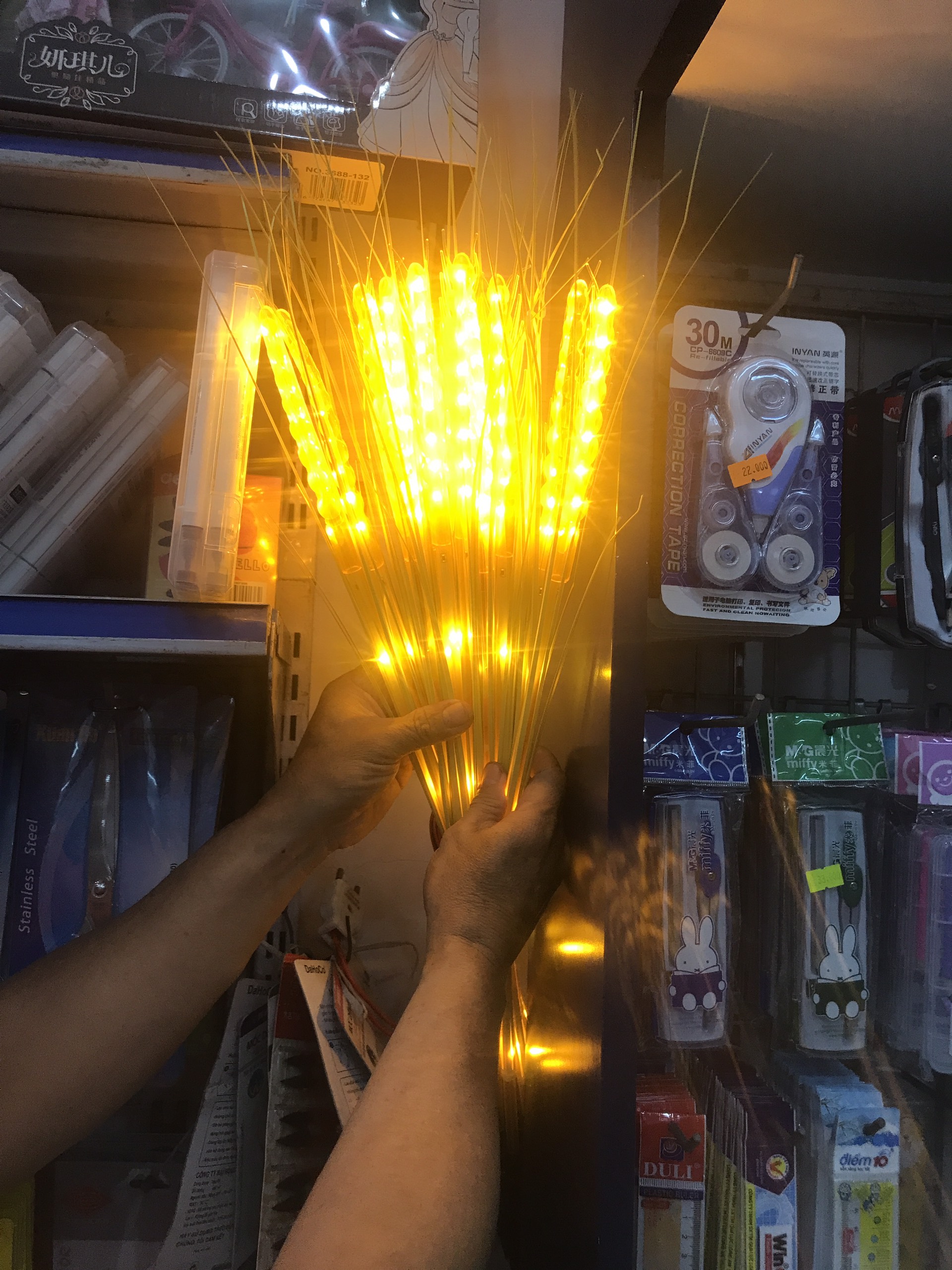 Bông lúa vàng led trang trí bó 10 bông tặng kèm phíc cắm