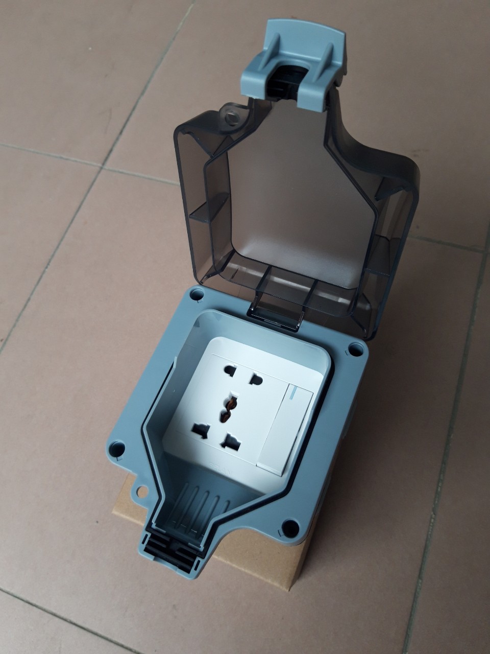 Ổ cắm chống nước ngoài trời IP66