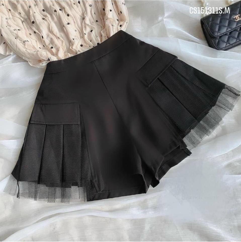 Quần váy phối ren 2 bên cực kì hot.