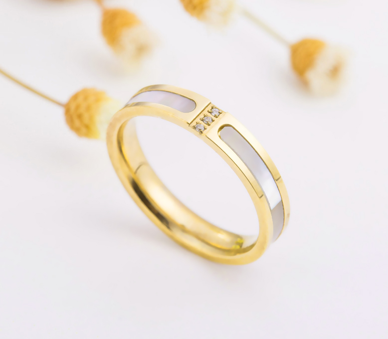 Nhẫn titan đính đá độc đá sang trọng