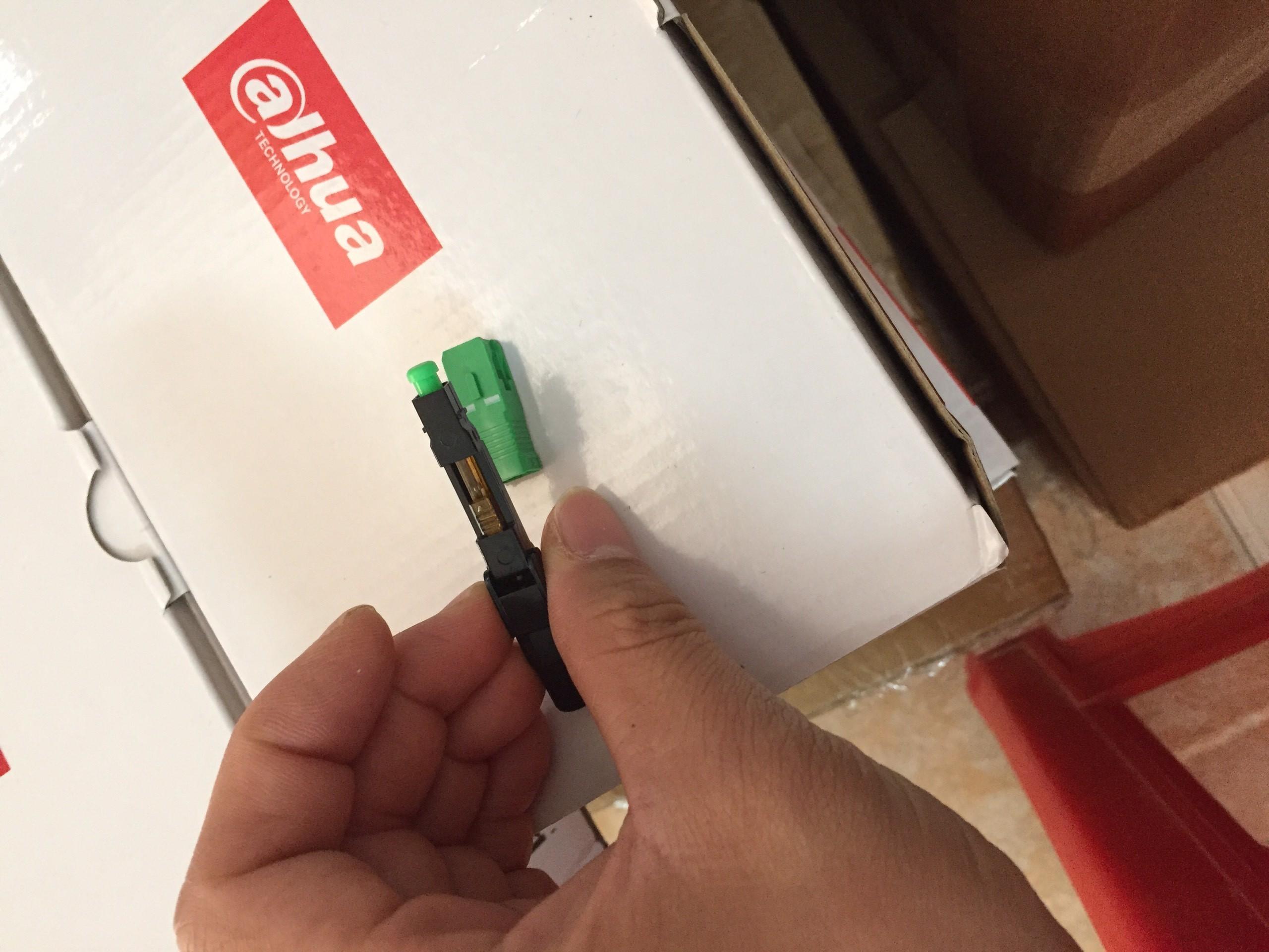 Fast Connect100 Đầu nối quang nhanh SC-APC - Comb100
