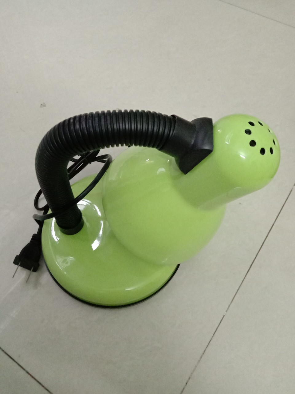 Đèn bàn học sinh có bóng led đi kèm