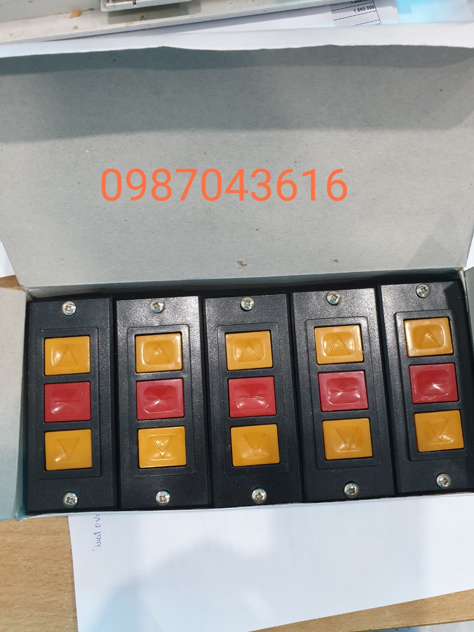 Hộp nút nhấn  cửa cuốn 3 nút
