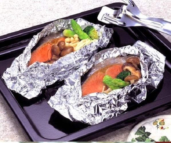 Cuộn giấy bạc nướng đồ ăn