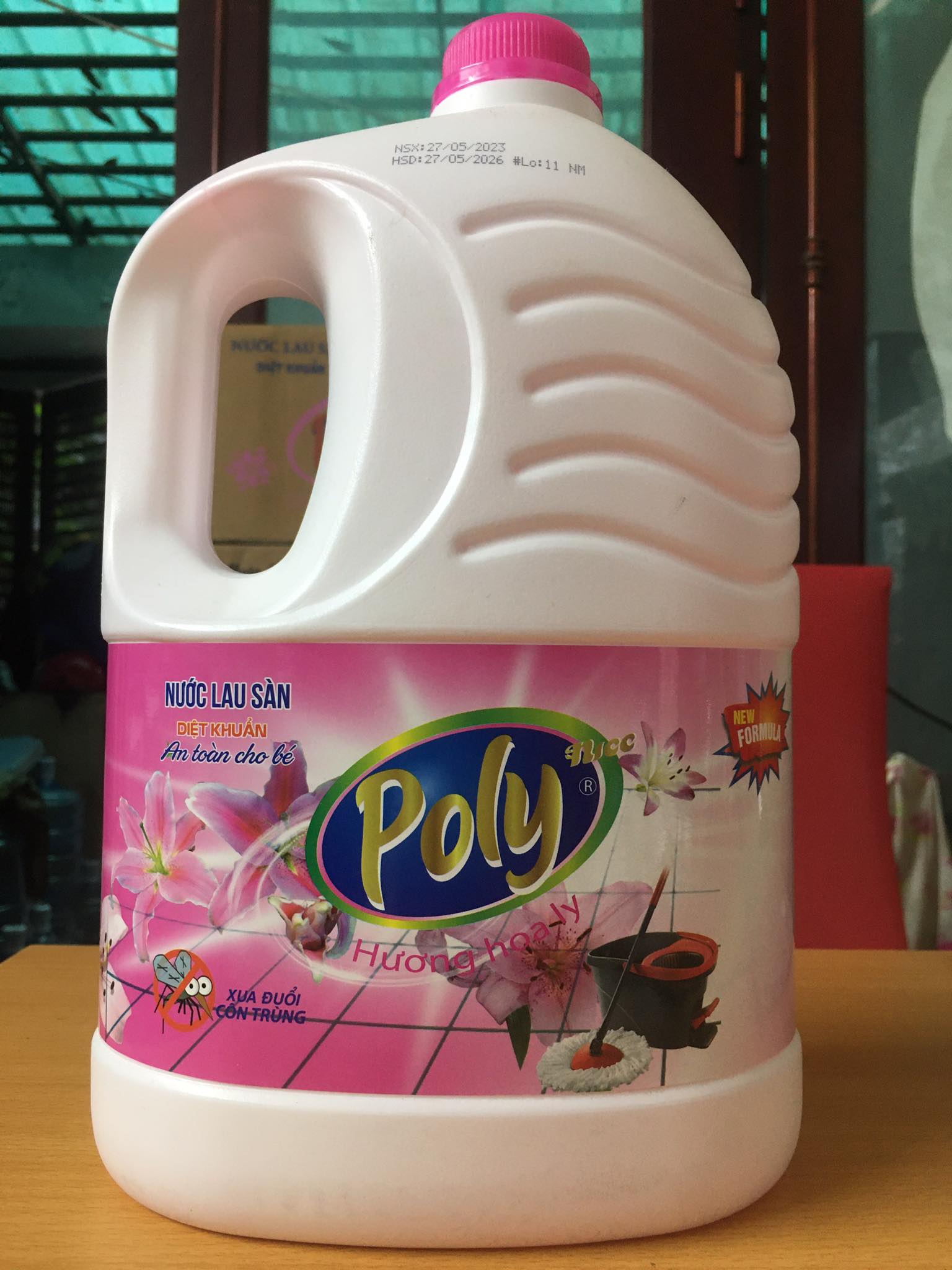 Nước giặt xả Poly Nice