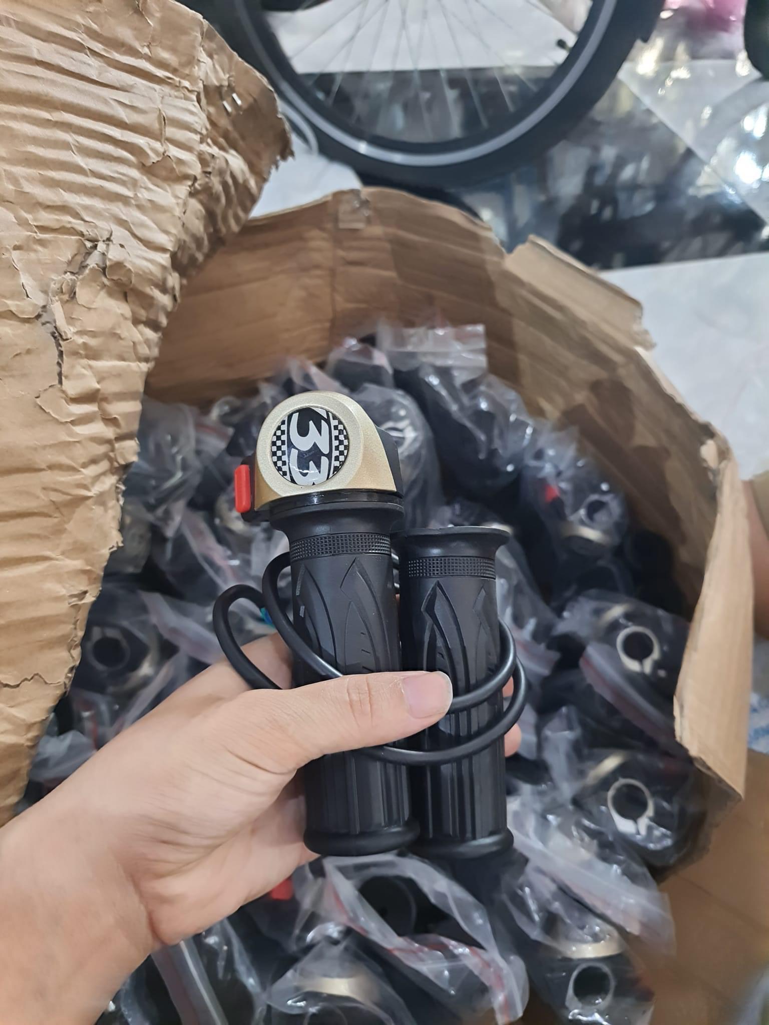 Tay Ga Xe Điện 133S<GIÁ 1 ĐÔI>