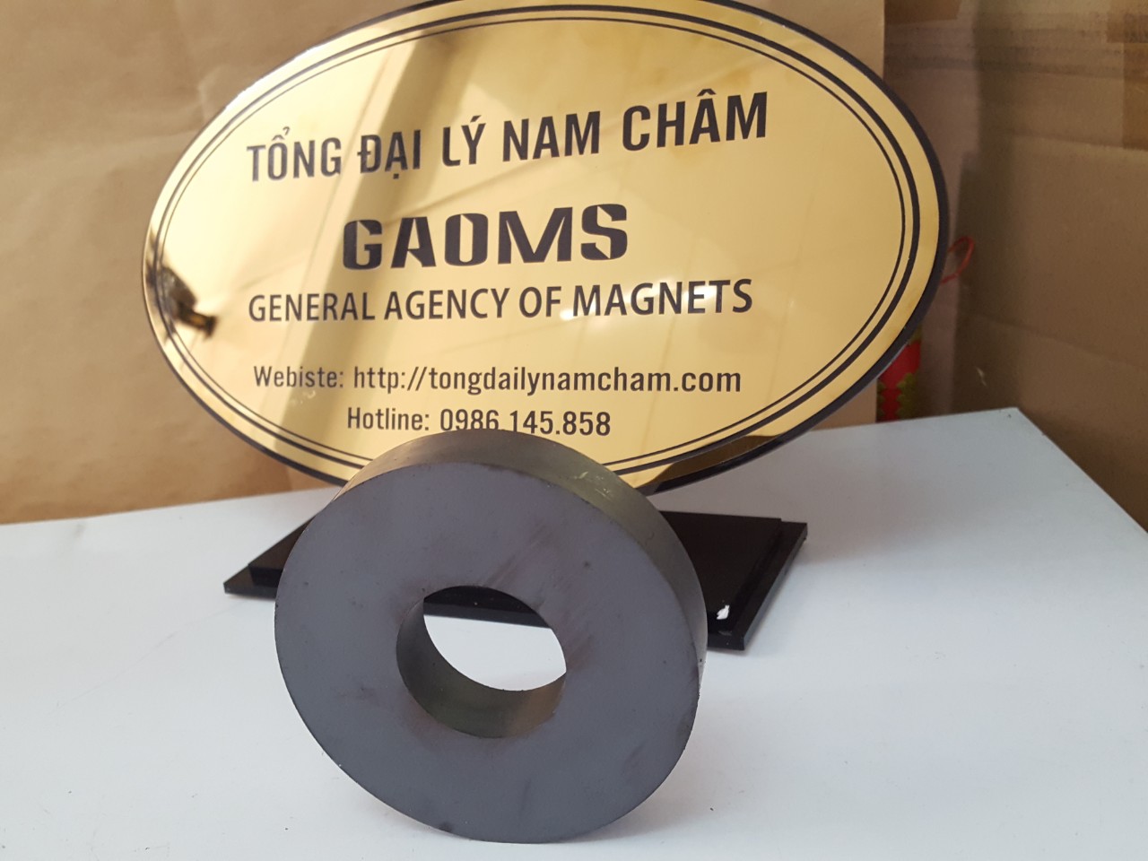 Nam châm đen 100x20 lỗ 40mm