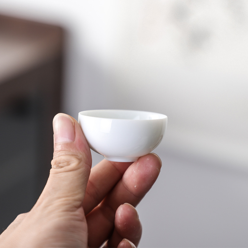 Chén uống trà sứ bạch định thấu quang cảnh đức trấn 40 ml