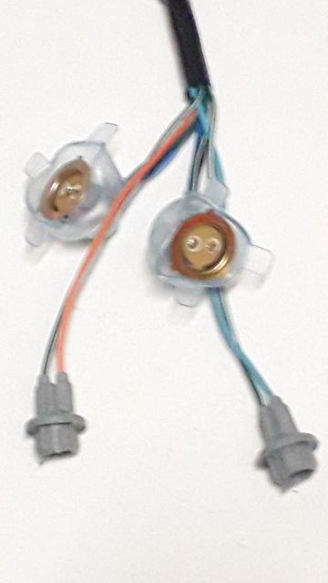 Đuôi đèn trước +nhal .Wave 2 bóng tốt